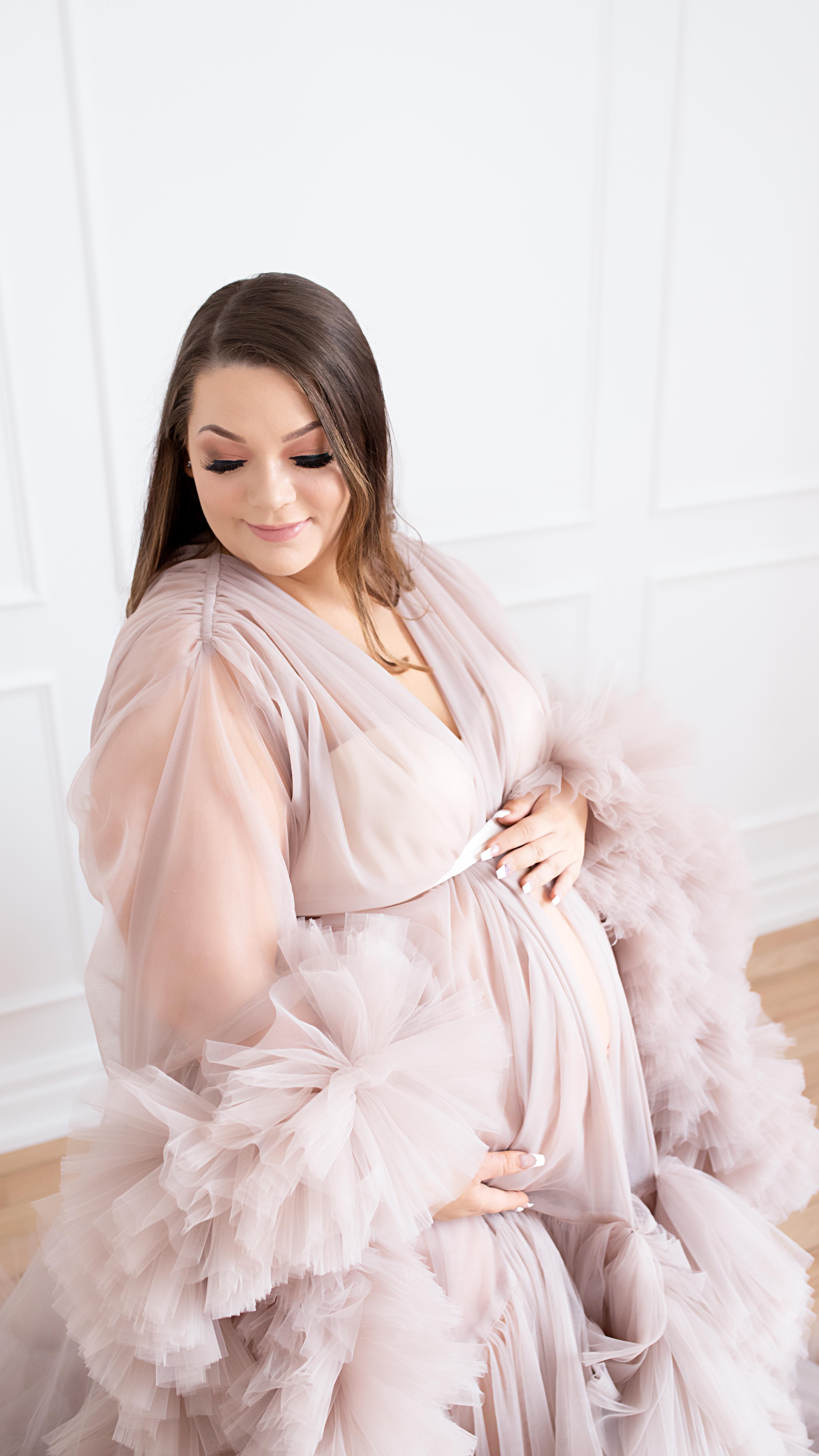 There is so much that goes on behind the scenes that we don’t realize… fanning mama’s is just one of them ;)

Can’t wait to meet this little one soon! 

#oshawanewbornphotographer
#oshawaphotographer #whitbynewbornphotographer #ajaxnewbornphotographer #bowmanvillenewbornphotographer #oshawanewbornphotography #oshawamoms #durhamregionmoms #gtanewbornphotographer #gtanewbornphotography #gtaphotographer #canadiannewbornphotographer #canadianmaternityphotographer #mama #instagram #instagrammamas #behindthescenes