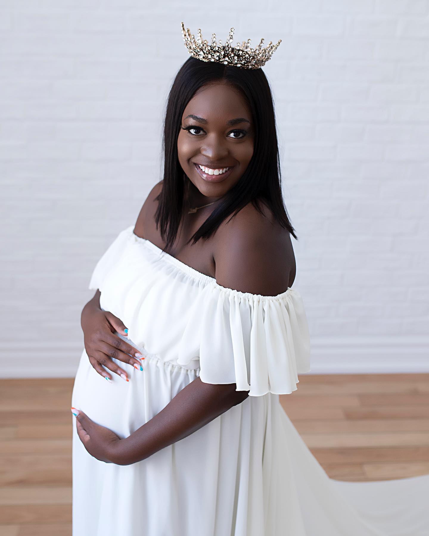 Chanelle is wearing our stunning Vera Gown. Doesn’t she look like a Goddess? 😍🥰 

Are you expecting? 
Want to treat yourself to a day of being pampered while creating stunning memories you’ll cherish forever? The best time to do your maternity portrait session is between 28-34 weeks. 

@wtnpodcast  @itzjustchanelle 

#oshawanewbornphotographer #oshawaphotographer #whitbynewbornphotographer #ajaxnewbornphotographer #bowmanvillenewbornphotographer #oshawanewbornphotography #oshawamoms #durhamregionmoms 

#oshawamaternityphotographer #oshawamaternityphotography #bowmanvillematernityphotographer #bowmanvillematernityphotography #ajaxmaternityphotographer #ajaxmaternityphotography #whitbymaternityphotographer #whitbymaternityphotography #durhamregionmaternityphotographer #durhamregionmaternityphotography #wtnpodcast #wtnpodcastmoms #veragown